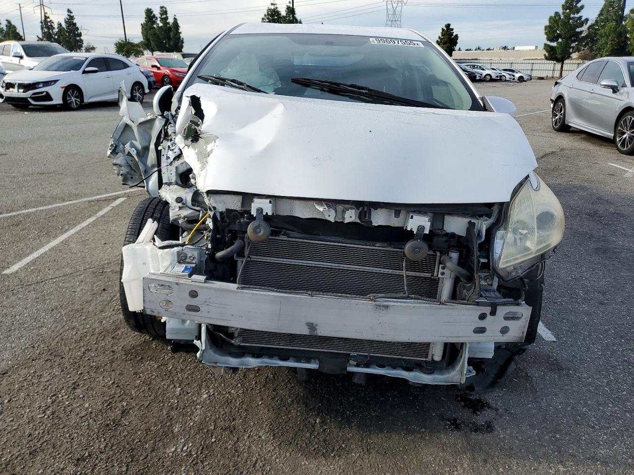 2013 TOYOTA PRIUS photo 5