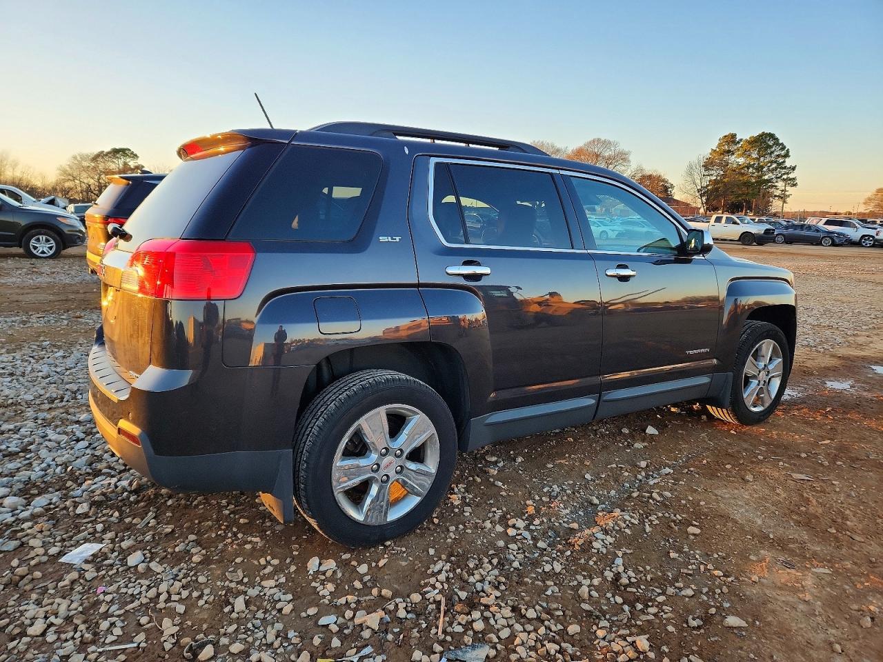 2015 GMC TERRAIN SLT photo 3