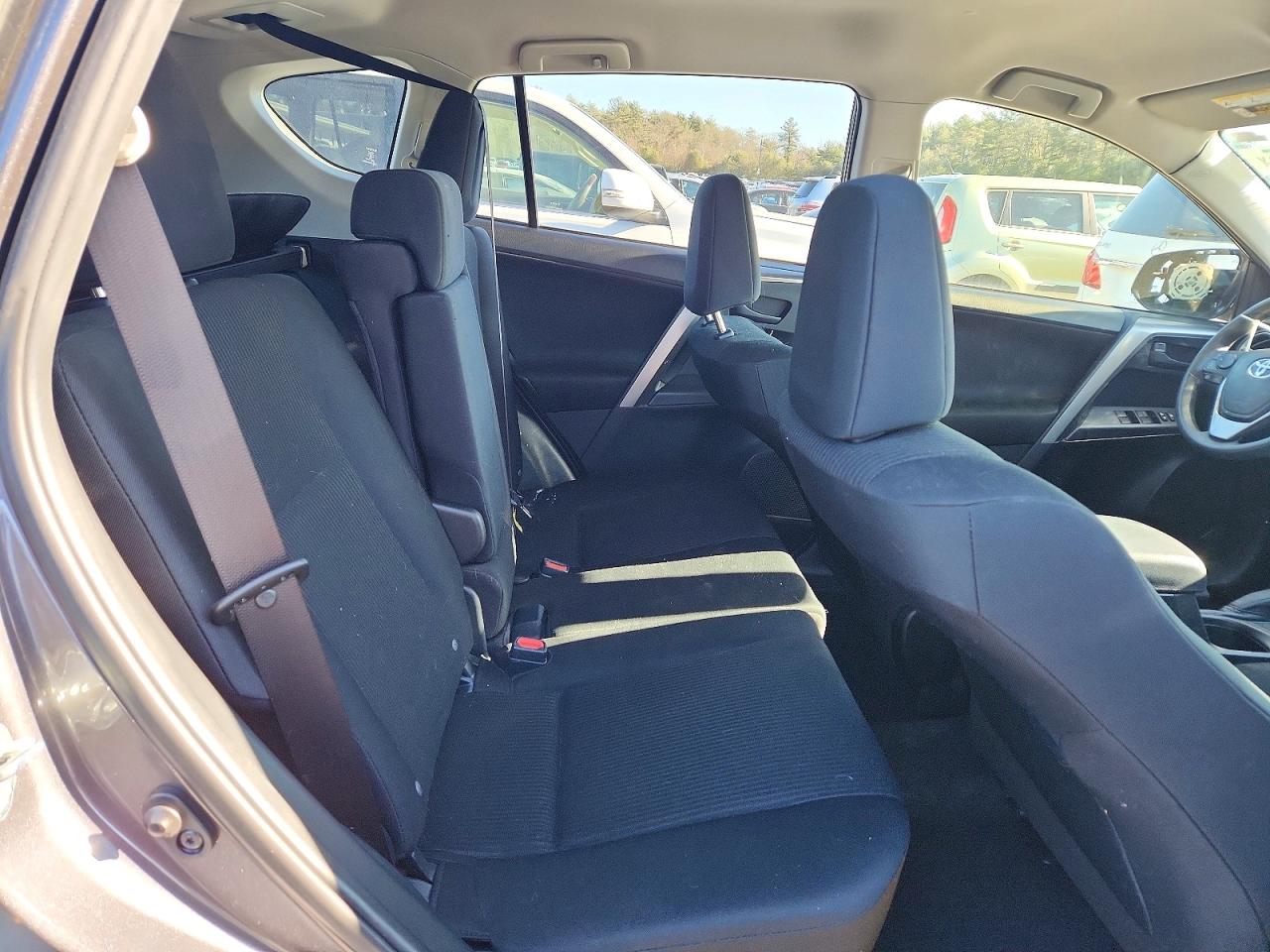 2018 TOYOTA RAV4 LE photo 11