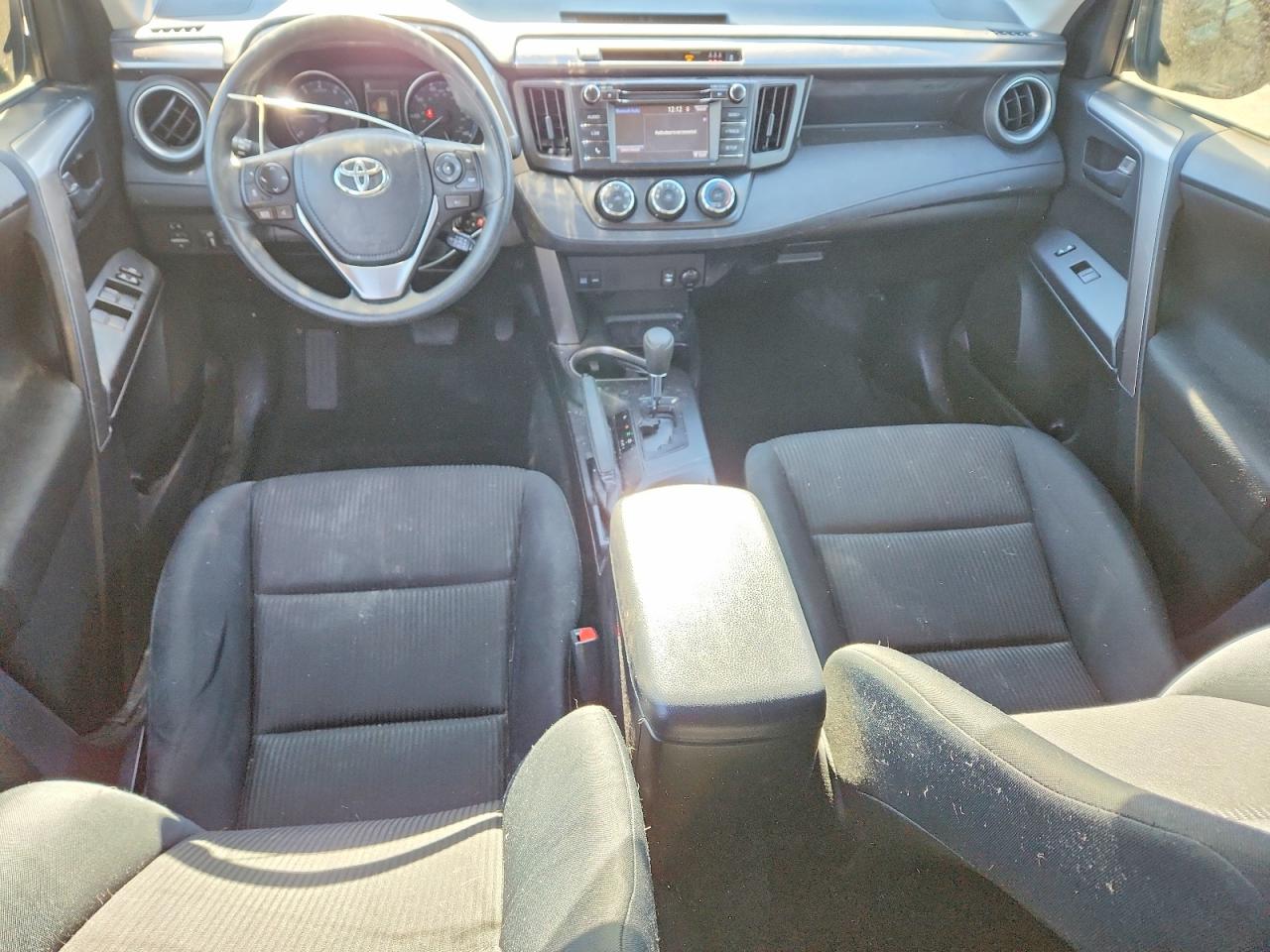 2018 TOYOTA RAV4 LE photo 8