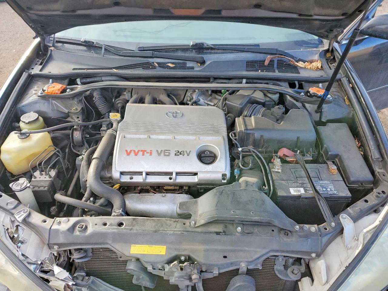 2004 TOYOTA CAMRY LE photo 11