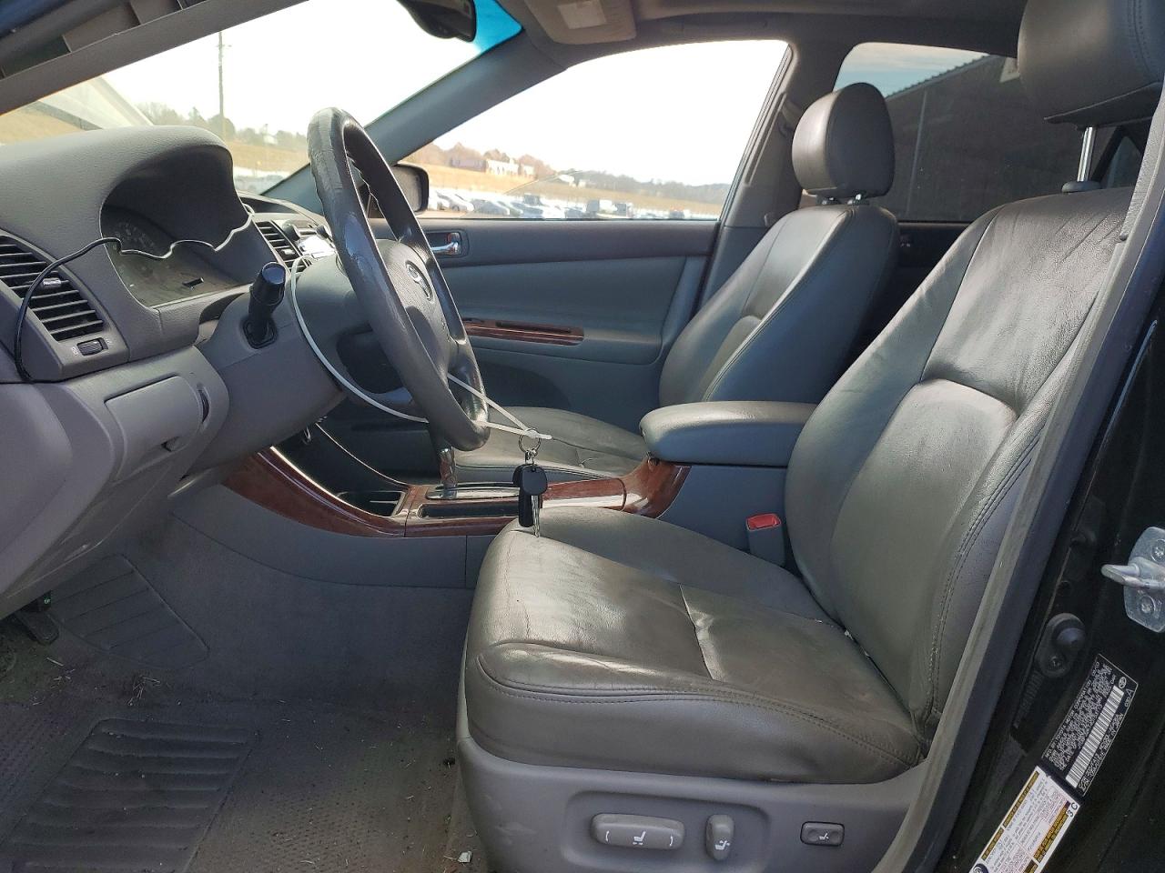 2004 TOYOTA CAMRY LE photo 7