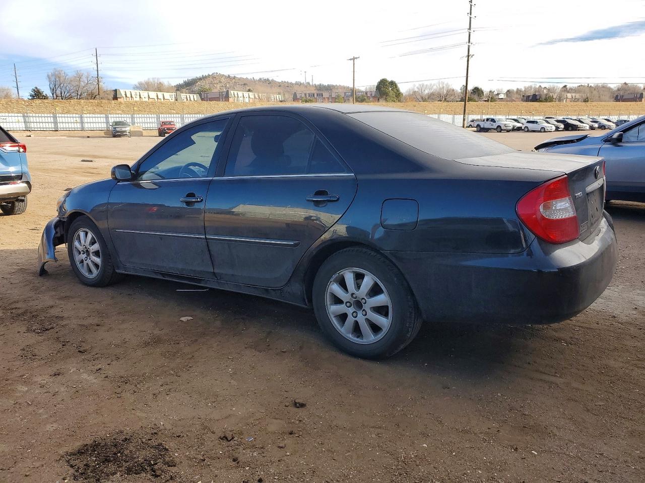 2004 TOYOTA CAMRY LE photo 2