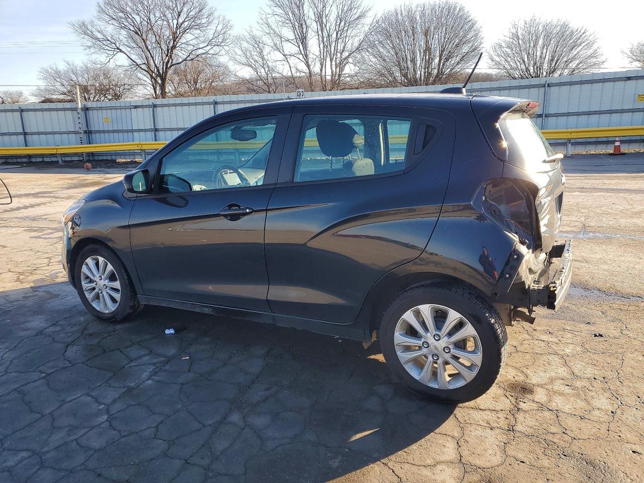 2016 CHEVROLET SPARK 1LT photo 2