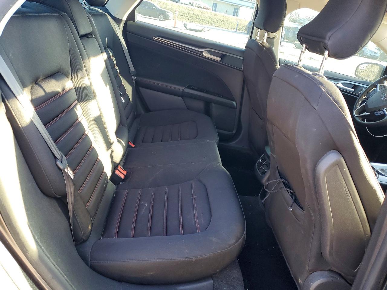 2016 FORD FUSION SE photo 10