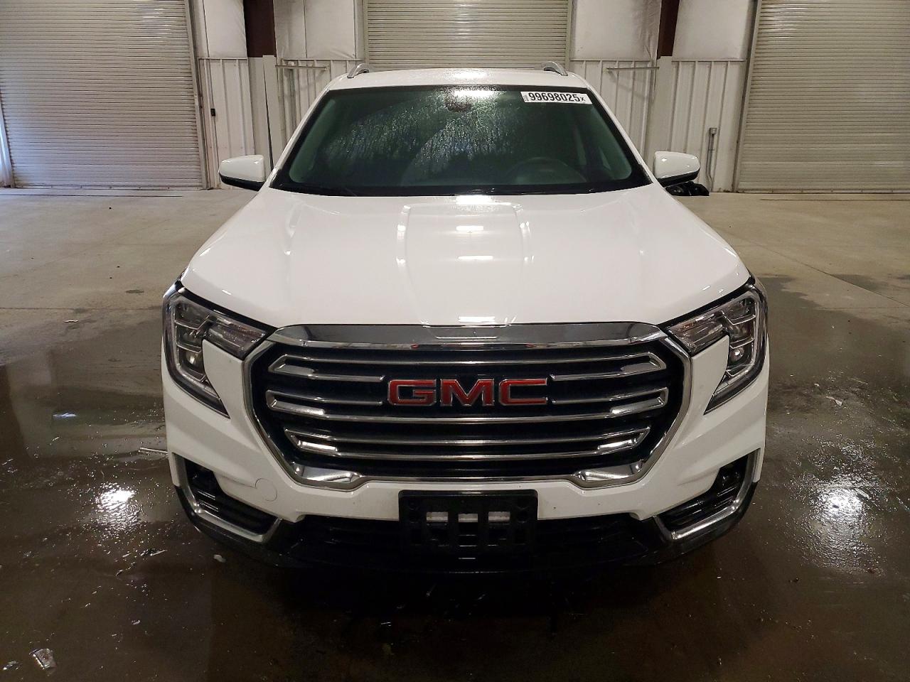 2024 GMC TERRAIN SLT photo 5