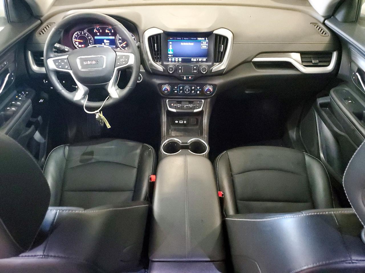 2024 GMC TERRAIN SLT photo 8