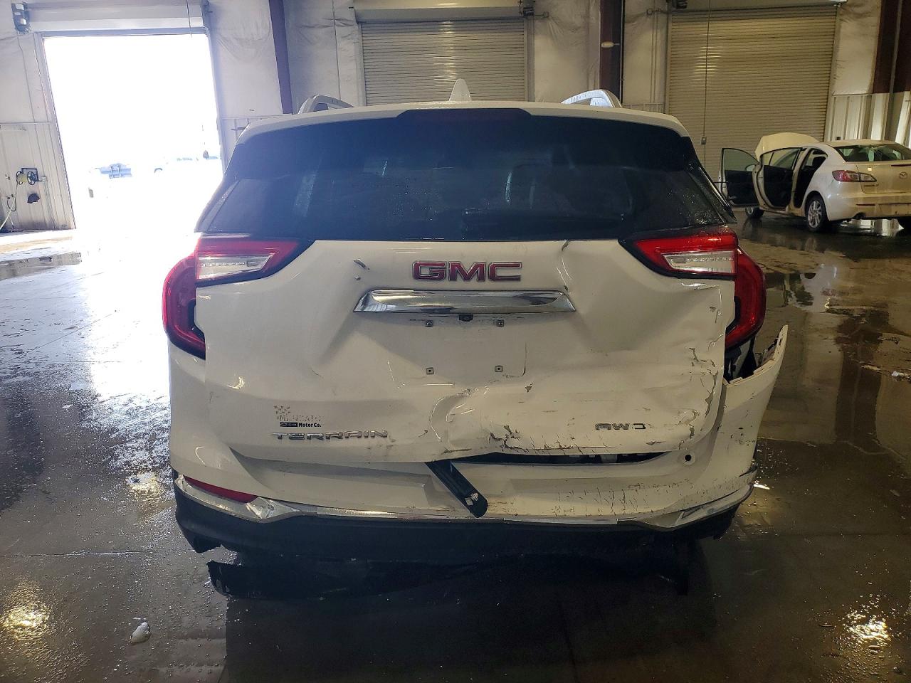 2024 GMC TERRAIN SLT photo 6