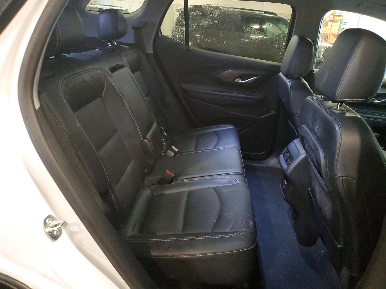 2024 GMC TERRAIN SLT photo 11