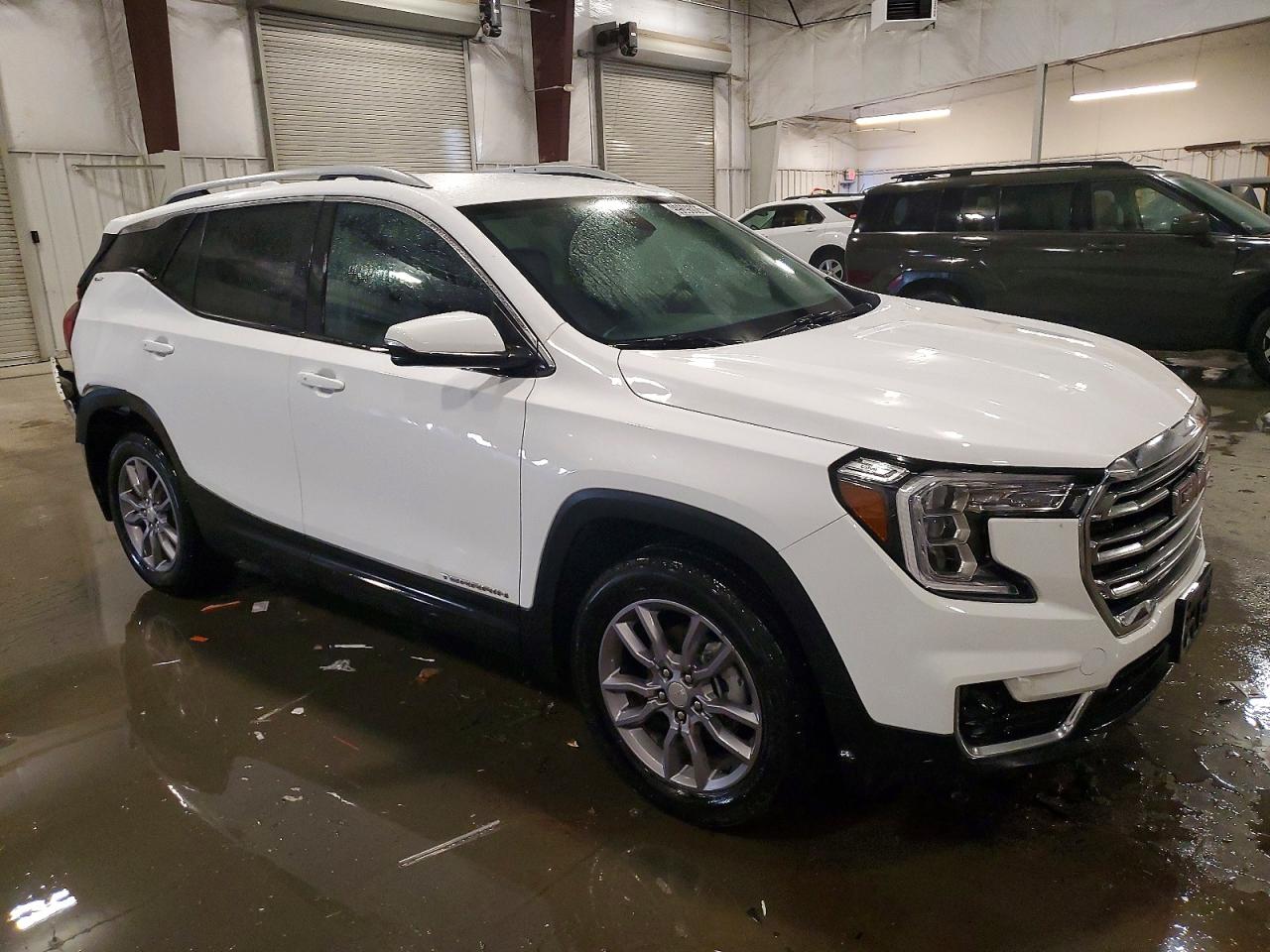 2024 GMC TERRAIN SLT photo 4