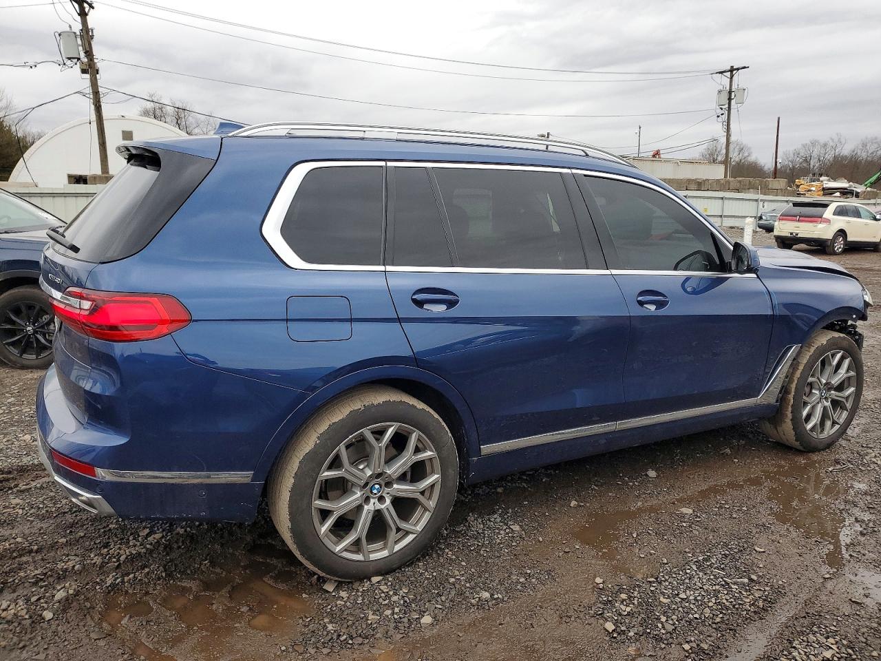 2022 BMW X7 XDRIVE40I photo 3