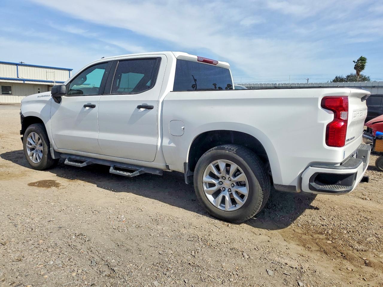 2024 CHEVROLET SILVERADO C1500 CUSTOM photo 2