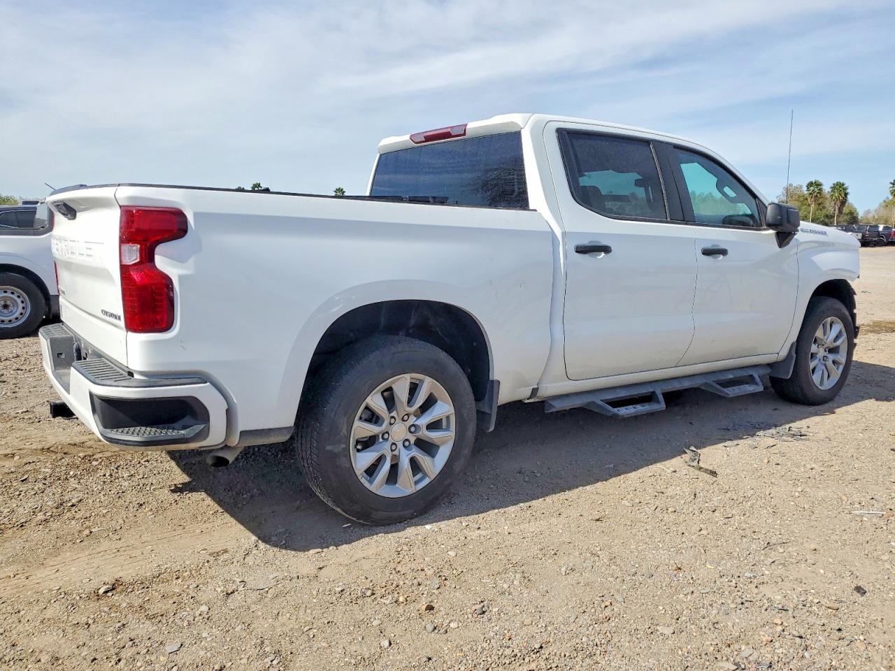 2024 CHEVROLET SILVERADO C1500 CUSTOM photo 3