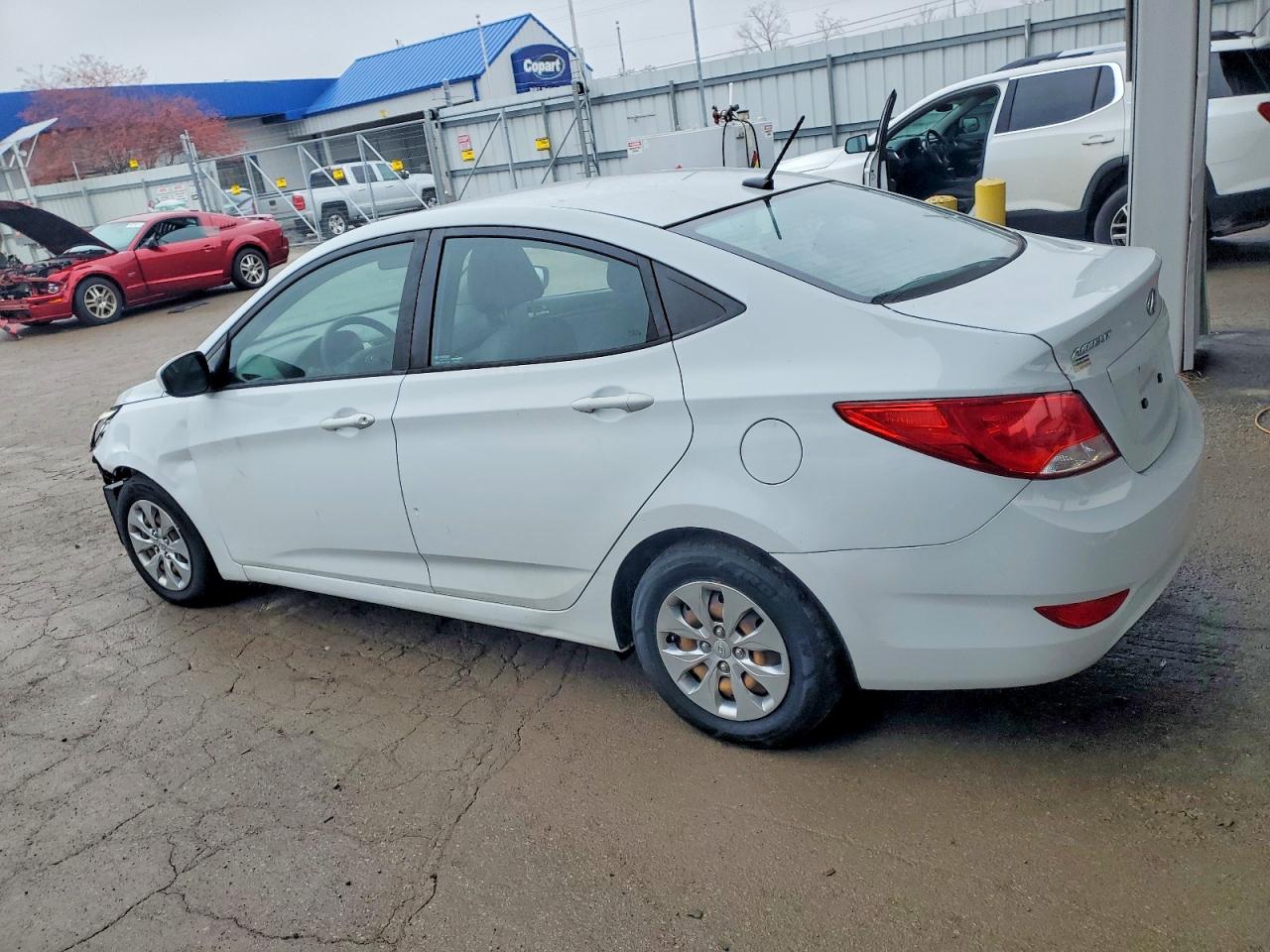2017 HYUNDAI ACCENT SE photo 2