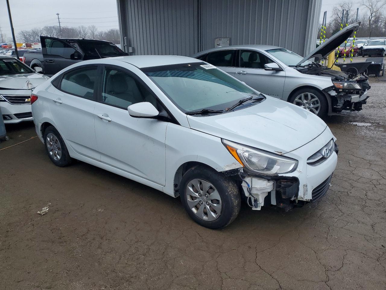 2017 HYUNDAI ACCENT SE photo 4