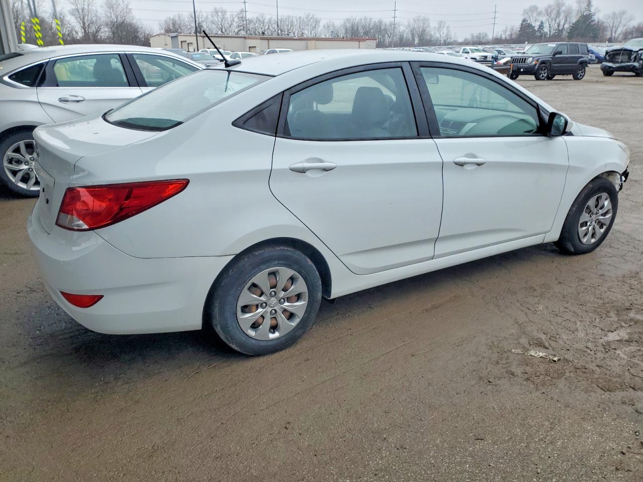 2017 HYUNDAI ACCENT SE photo 3