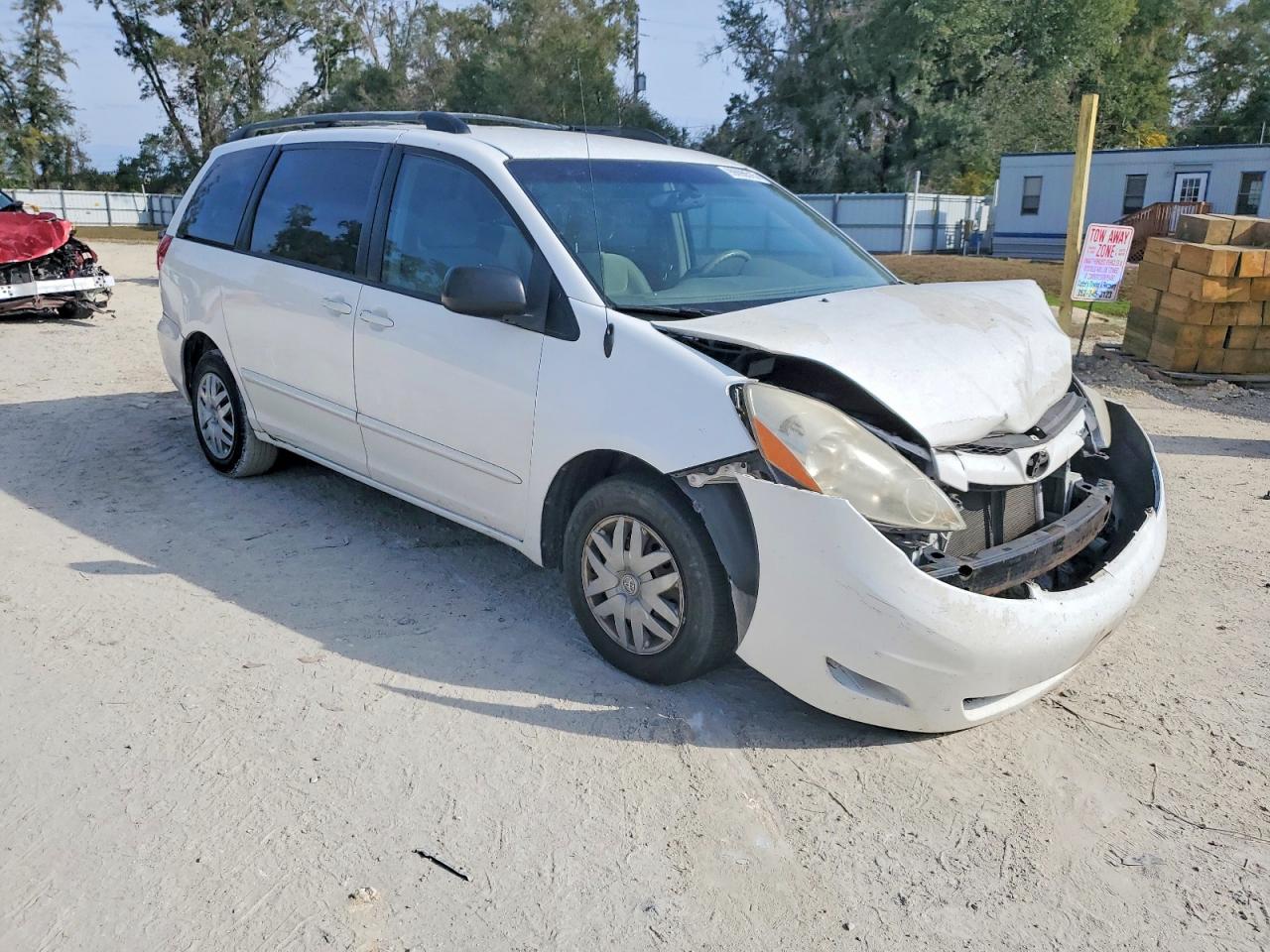 2007 TOYOTA SIENNA CE photo 4