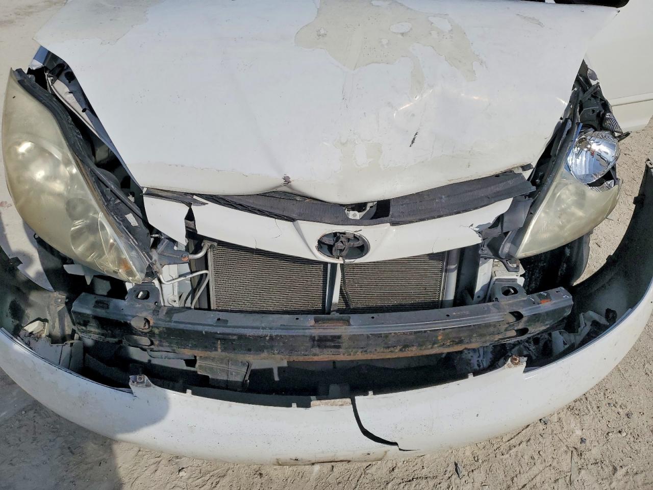 2007 TOYOTA SIENNA CE photo 12