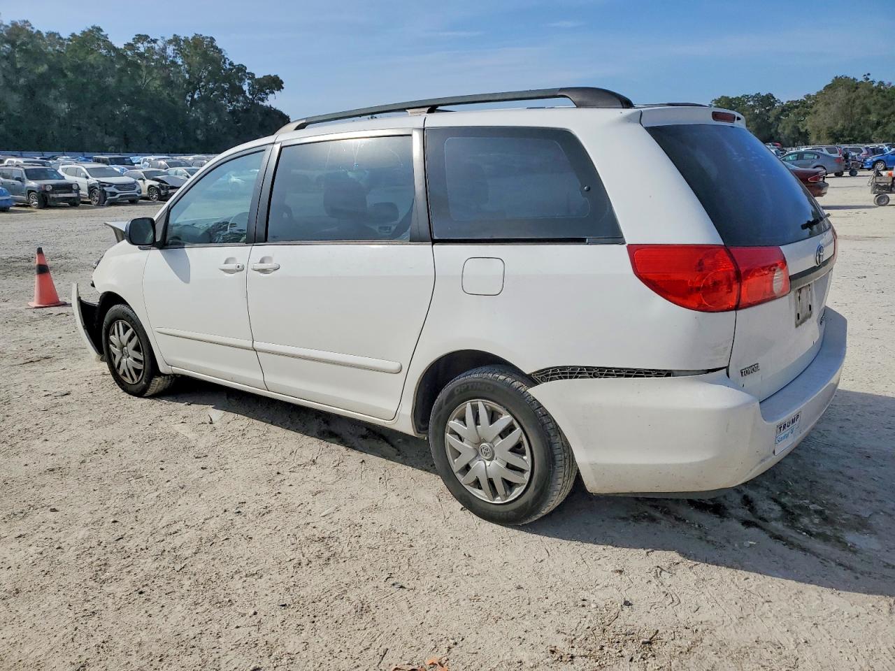 2007 TOYOTA SIENNA CE photo 2