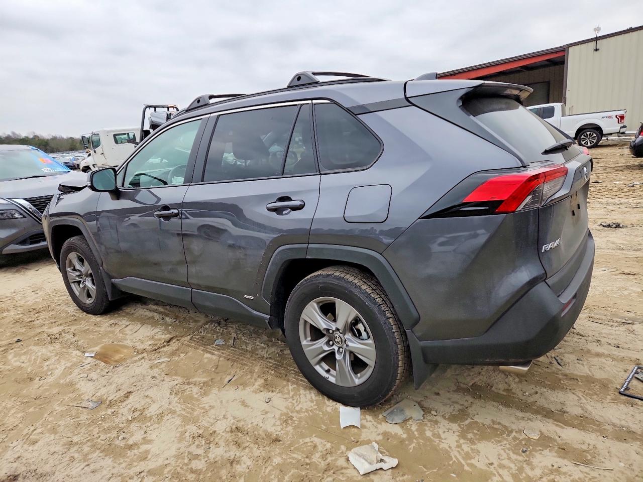 2025 TOYOTA RAV4 XLE photo 2