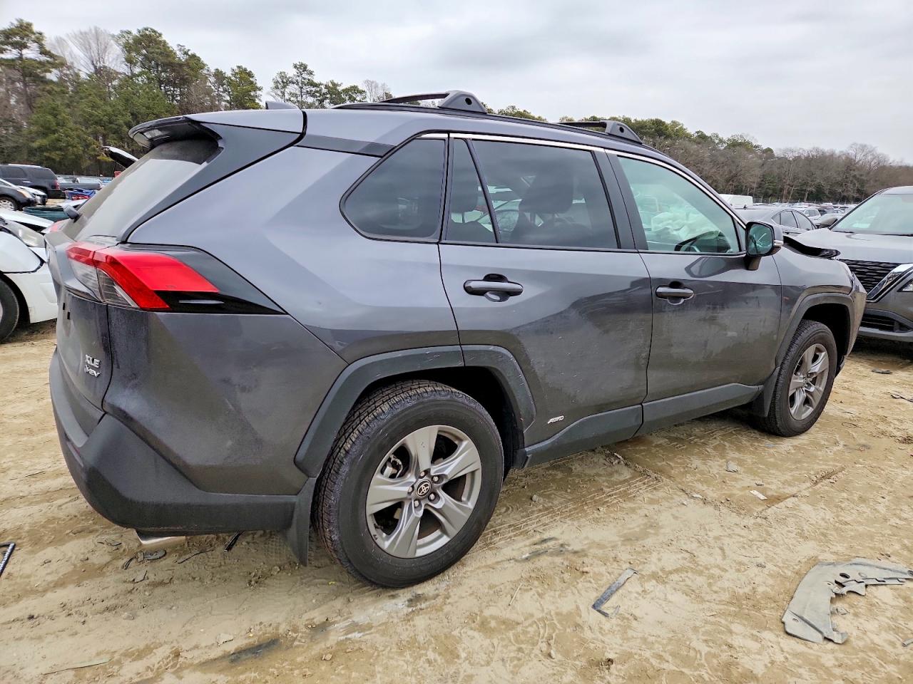 2025 TOYOTA RAV4 XLE photo 3