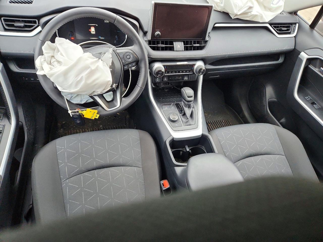 2025 TOYOTA RAV4 XLE photo 8