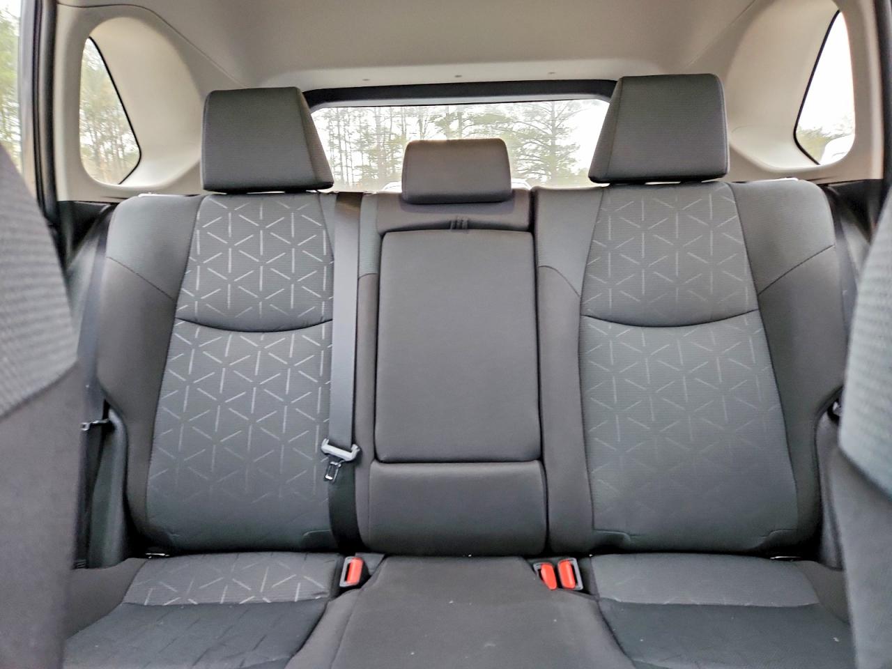 2025 TOYOTA RAV4 XLE photo 10