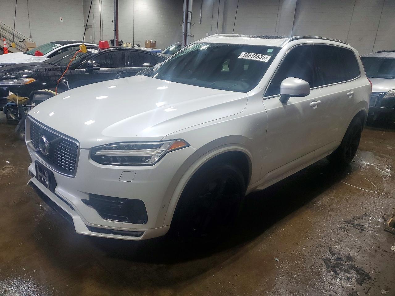2016 VOLVO XC90