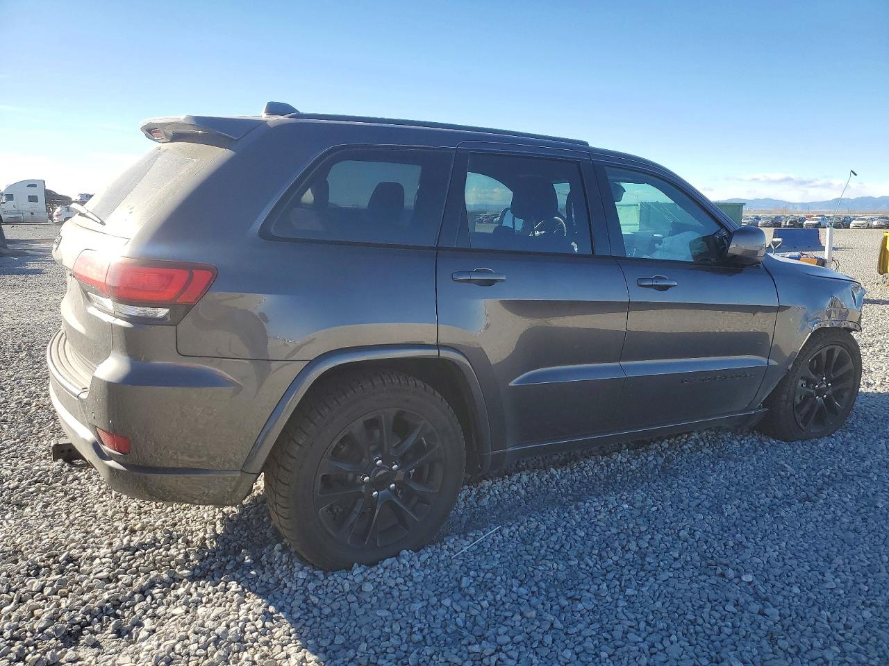 2019 JEEP GRAND CHEROKEE LAREDO photo 3