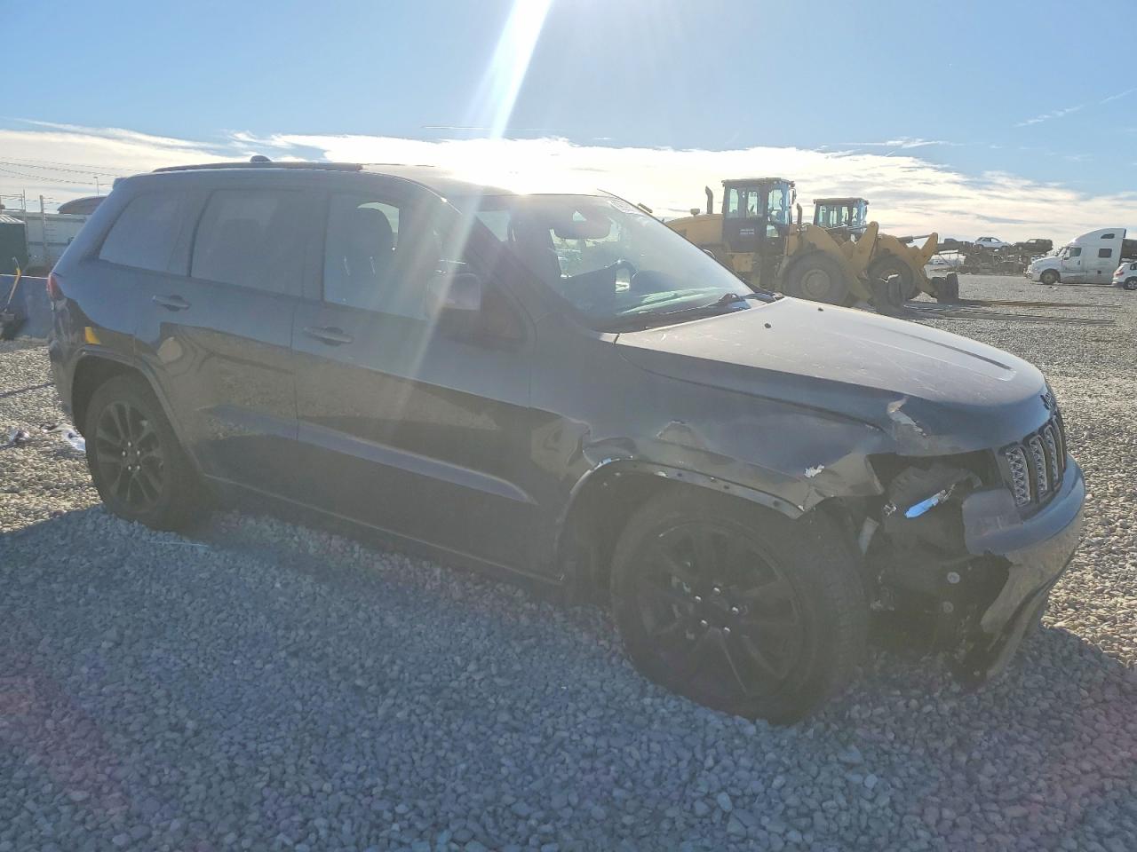 2019 JEEP GRAND CHEROKEE LAREDO photo 4