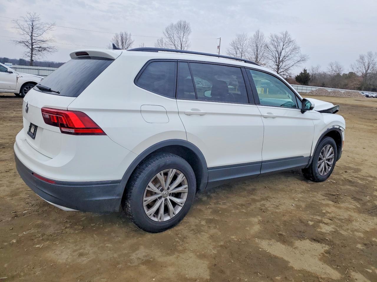 2020 VOLKSWAGEN TIGUAN S photo 3