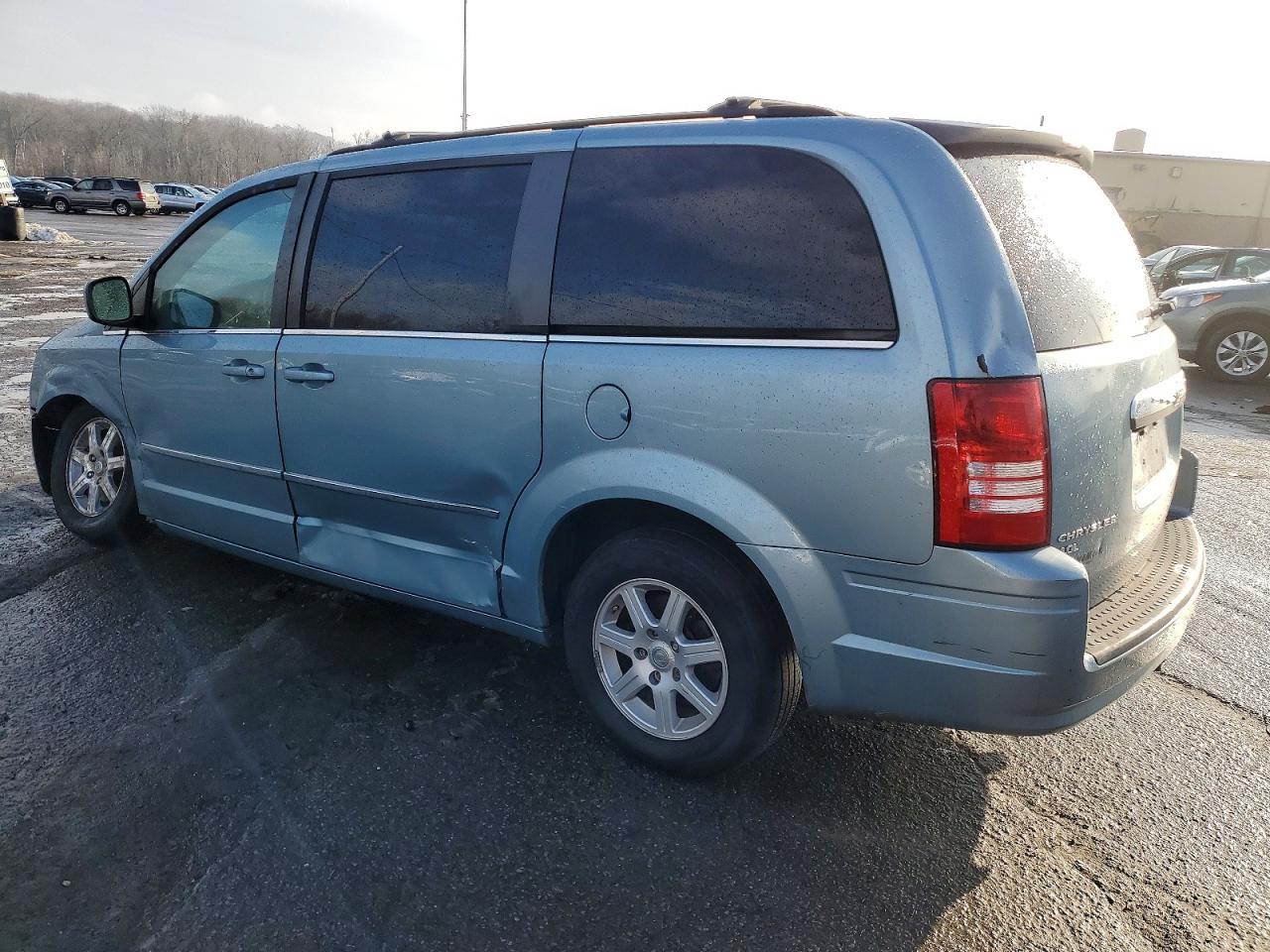 2010 CHRYSLER TOWN & COUNTRY TOURING photo 2