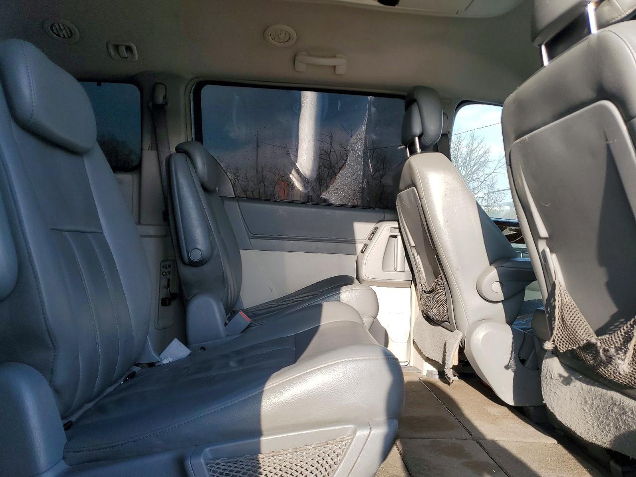 2010 CHRYSLER TOWN & COUNTRY TOURING photo 11