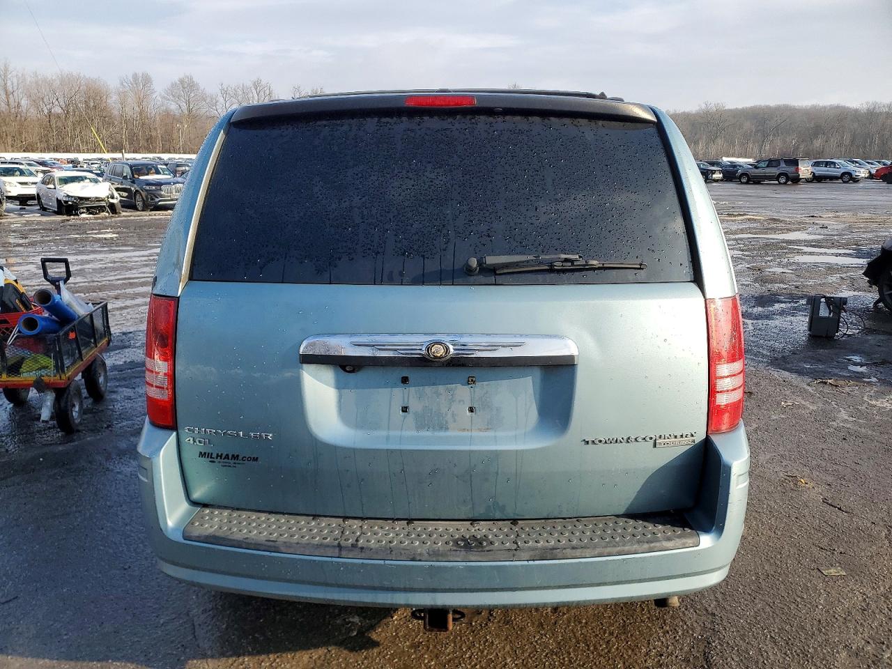 2010 CHRYSLER TOWN & COUNTRY TOURING photo 6