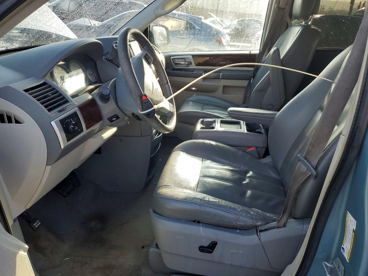 2010 CHRYSLER TOWN & COUNTRY TOURING photo 7
