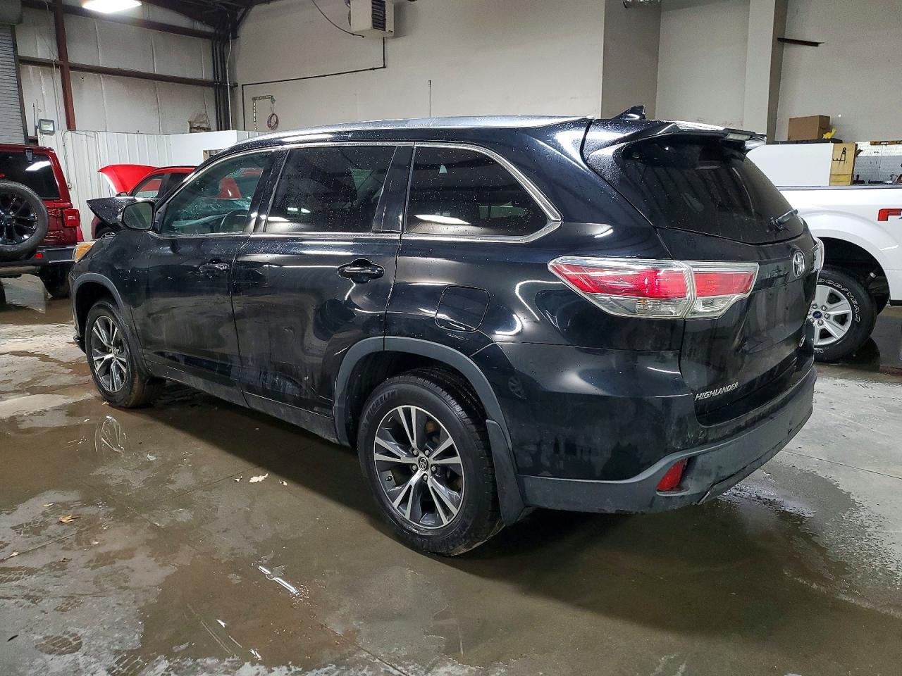 2016 TOYOTA HIGHLANDER XLE photo 2