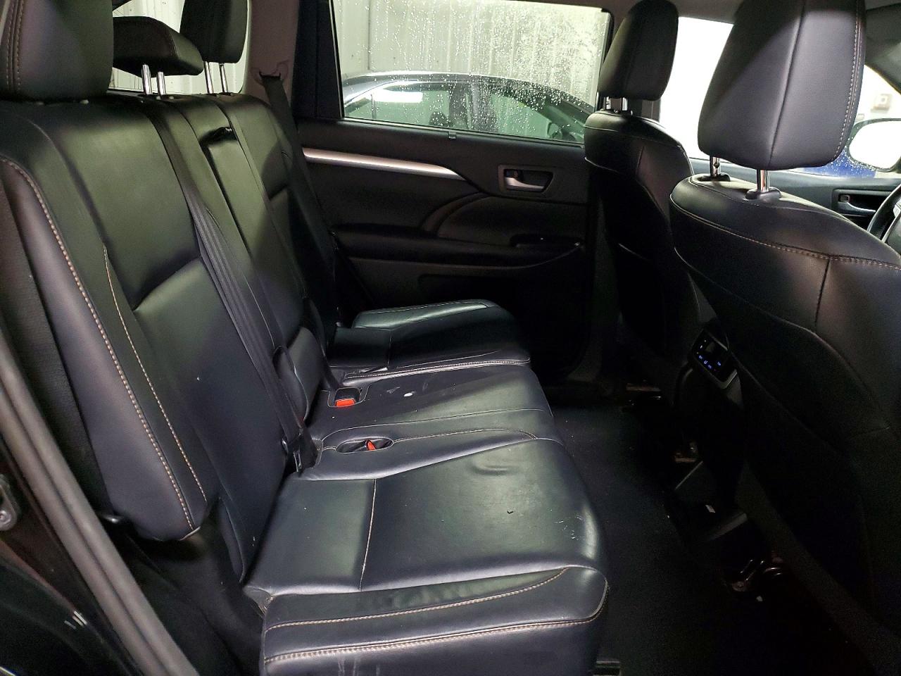 2016 TOYOTA HIGHLANDER XLE photo 10
