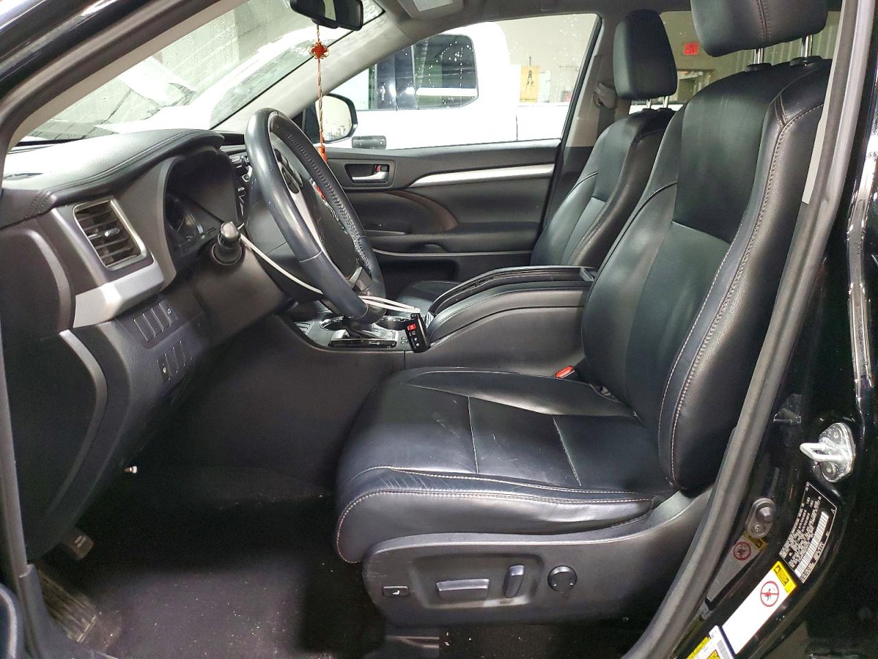 2016 TOYOTA HIGHLANDER XLE photo 7
