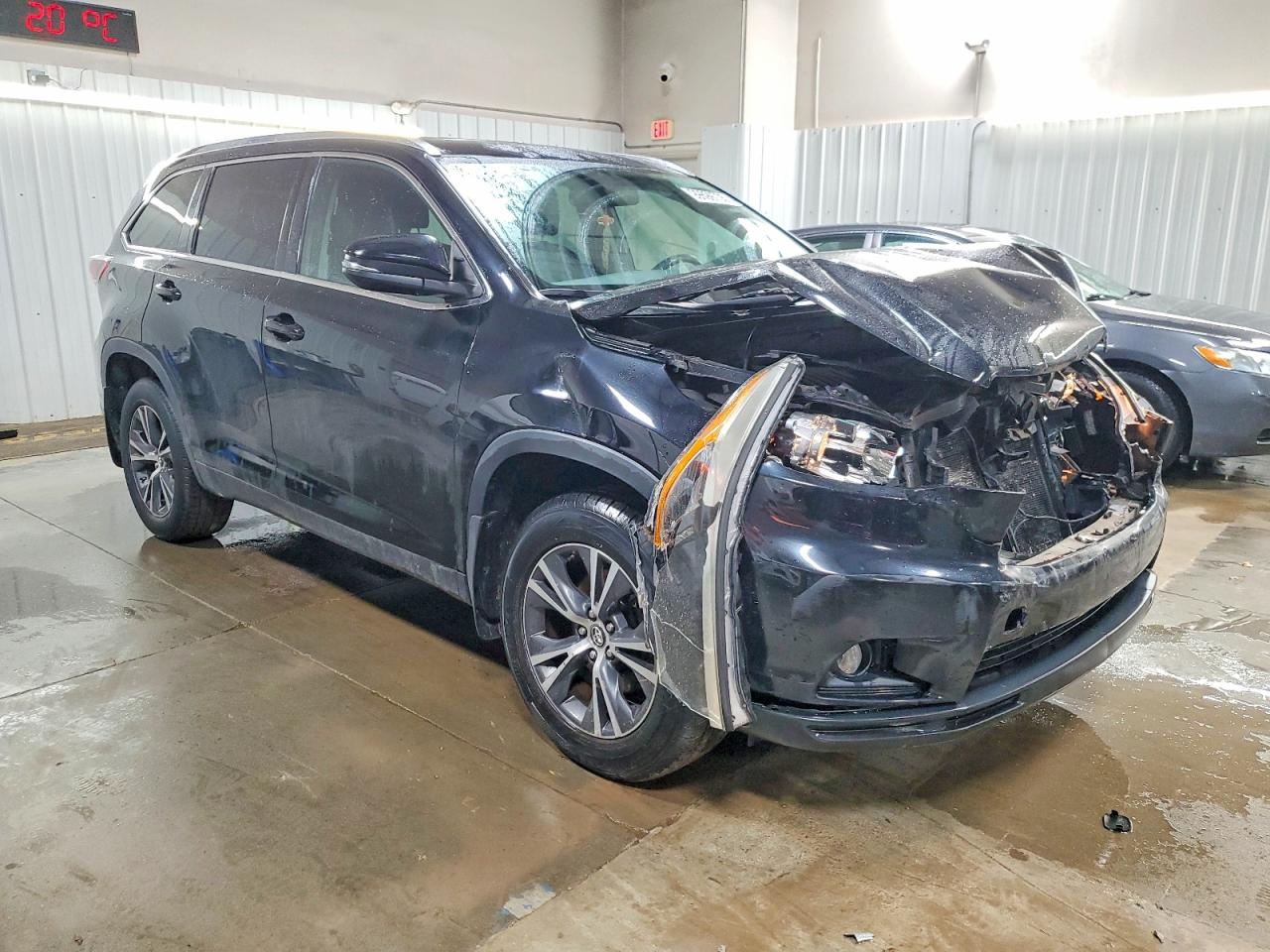 2016 TOYOTA HIGHLANDER XLE photo 4