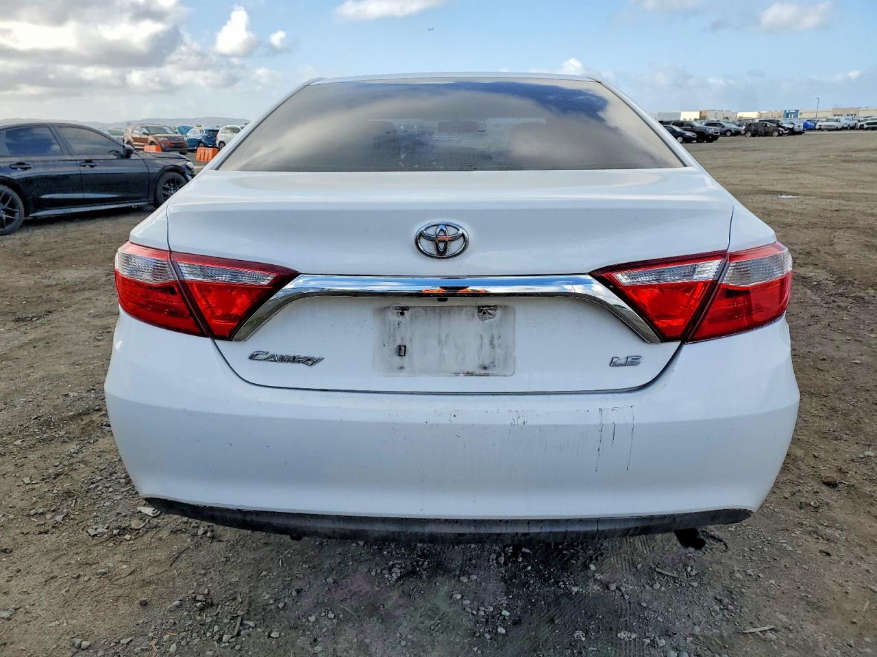 2016 TOYOTA CAMRY LE photo 11
