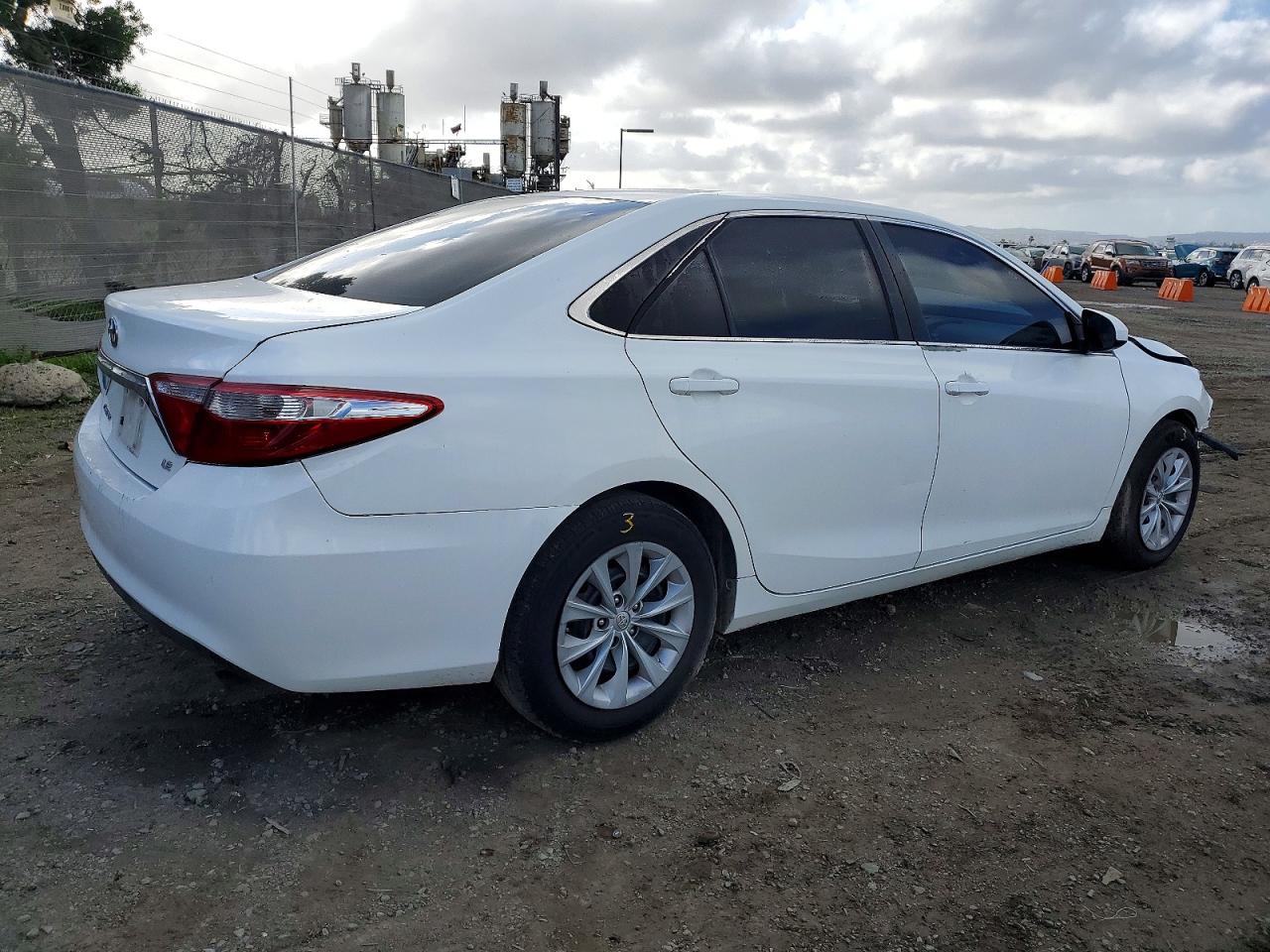 2016 TOYOTA CAMRY LE photo 5
