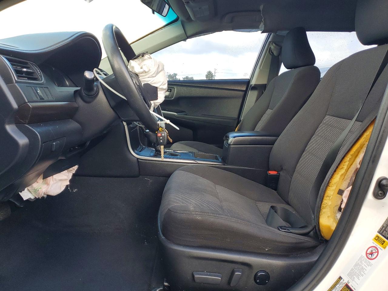 2016 TOYOTA CAMRY LE photo 13