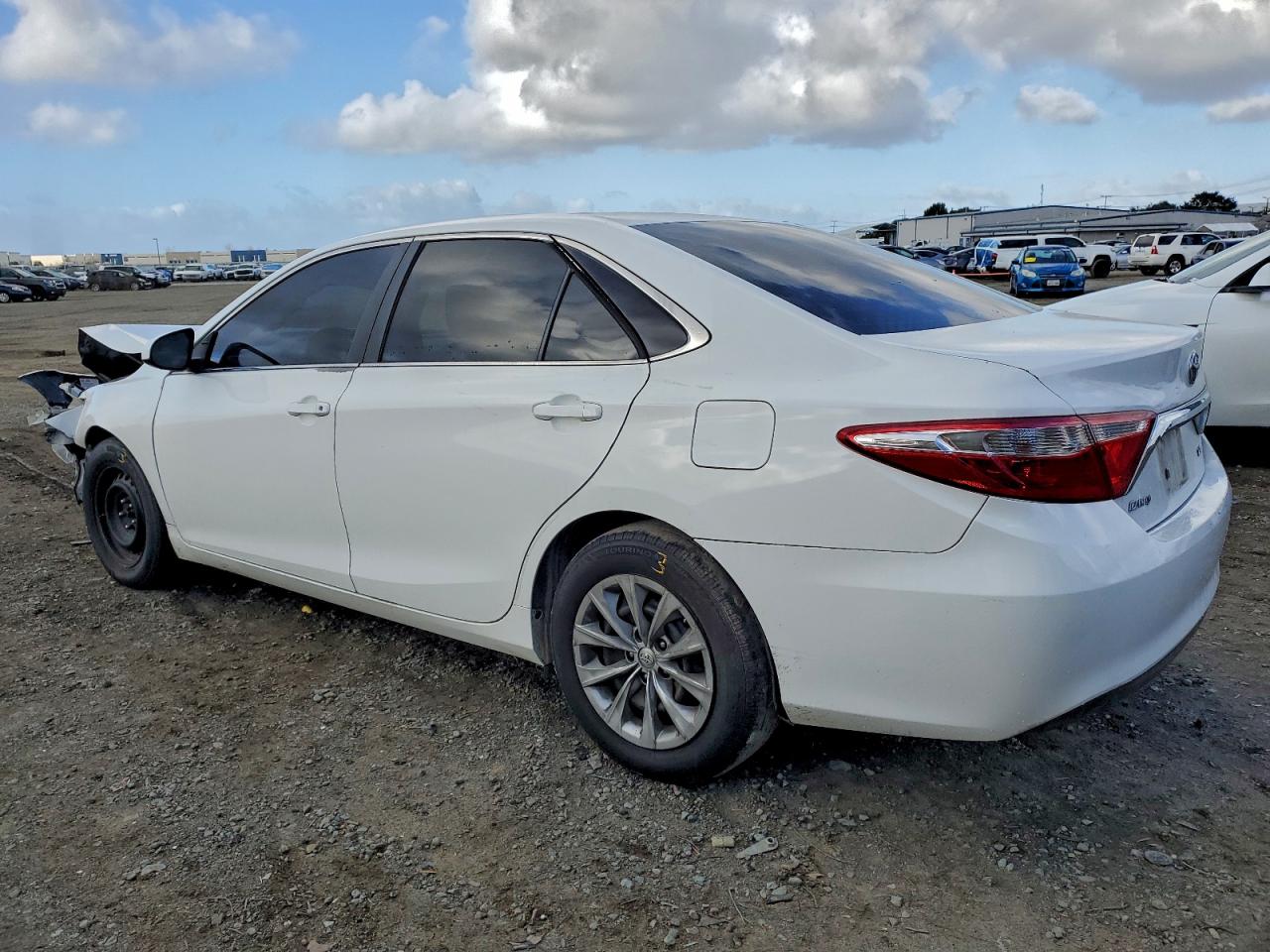 2016 TOYOTA CAMRY LE photo 3
