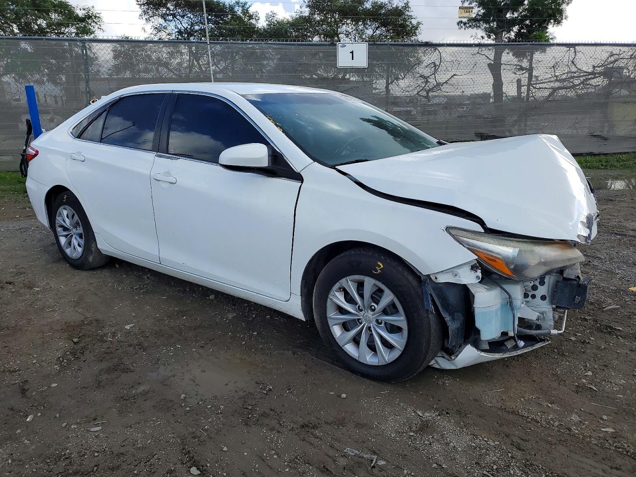2016 TOYOTA CAMRY LE photo 7