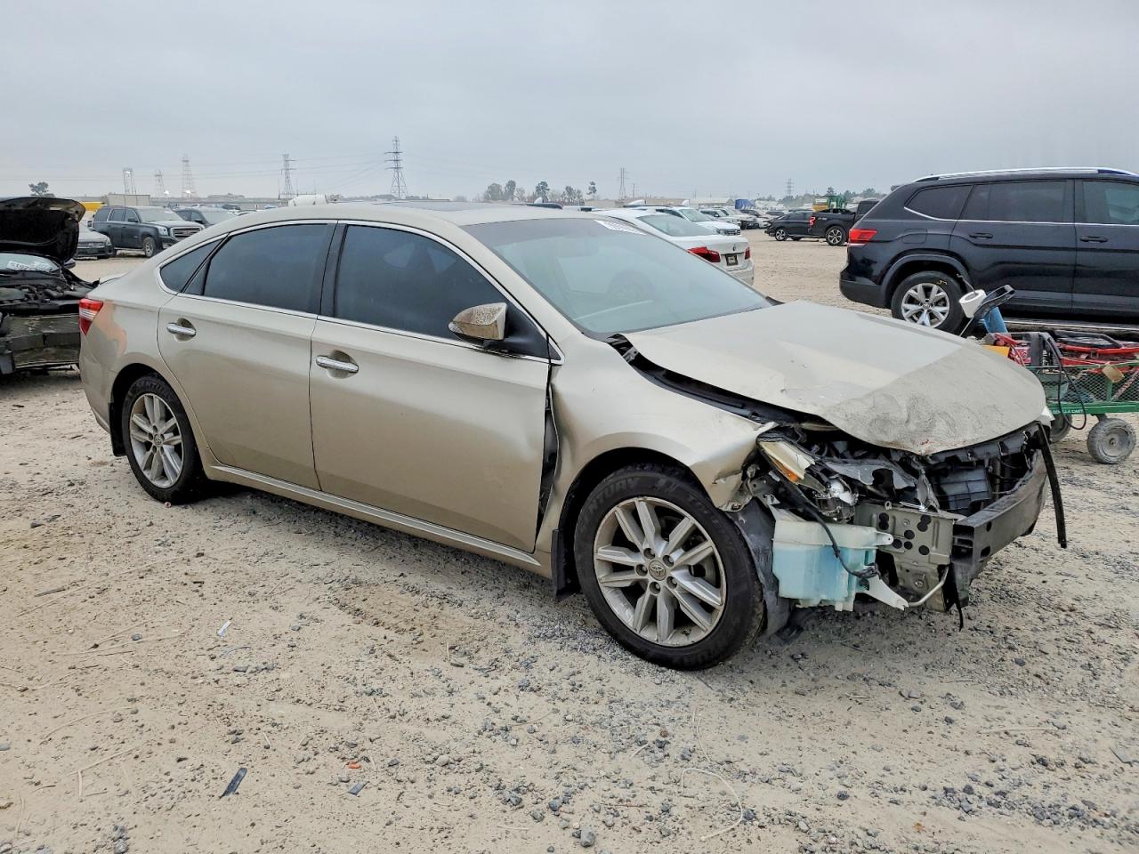 2013 TOYOTA AVALON BASE photo 4