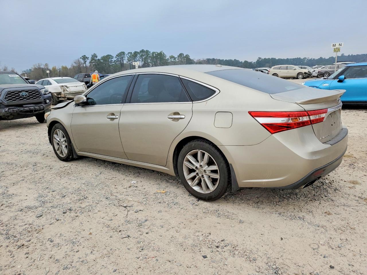 2013 TOYOTA AVALON BASE photo 2
