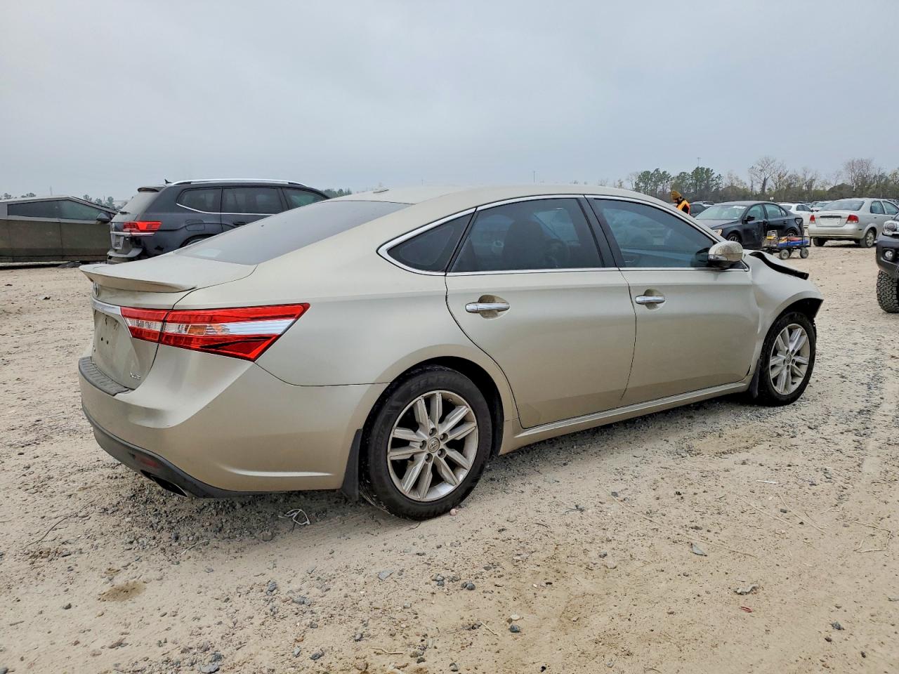 2013 TOYOTA AVALON BASE photo 3