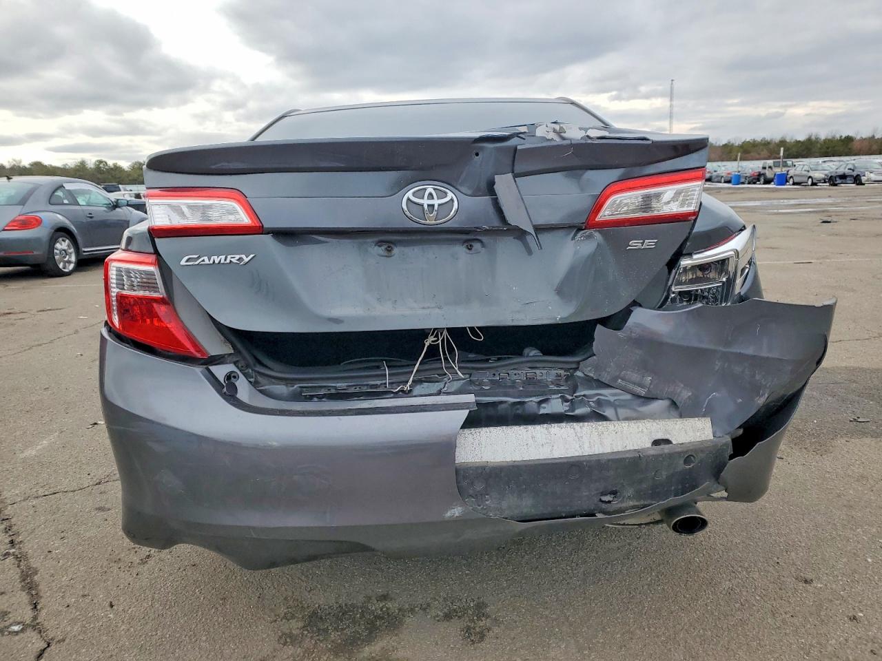2013 TOYOTA CAMRY L photo 6