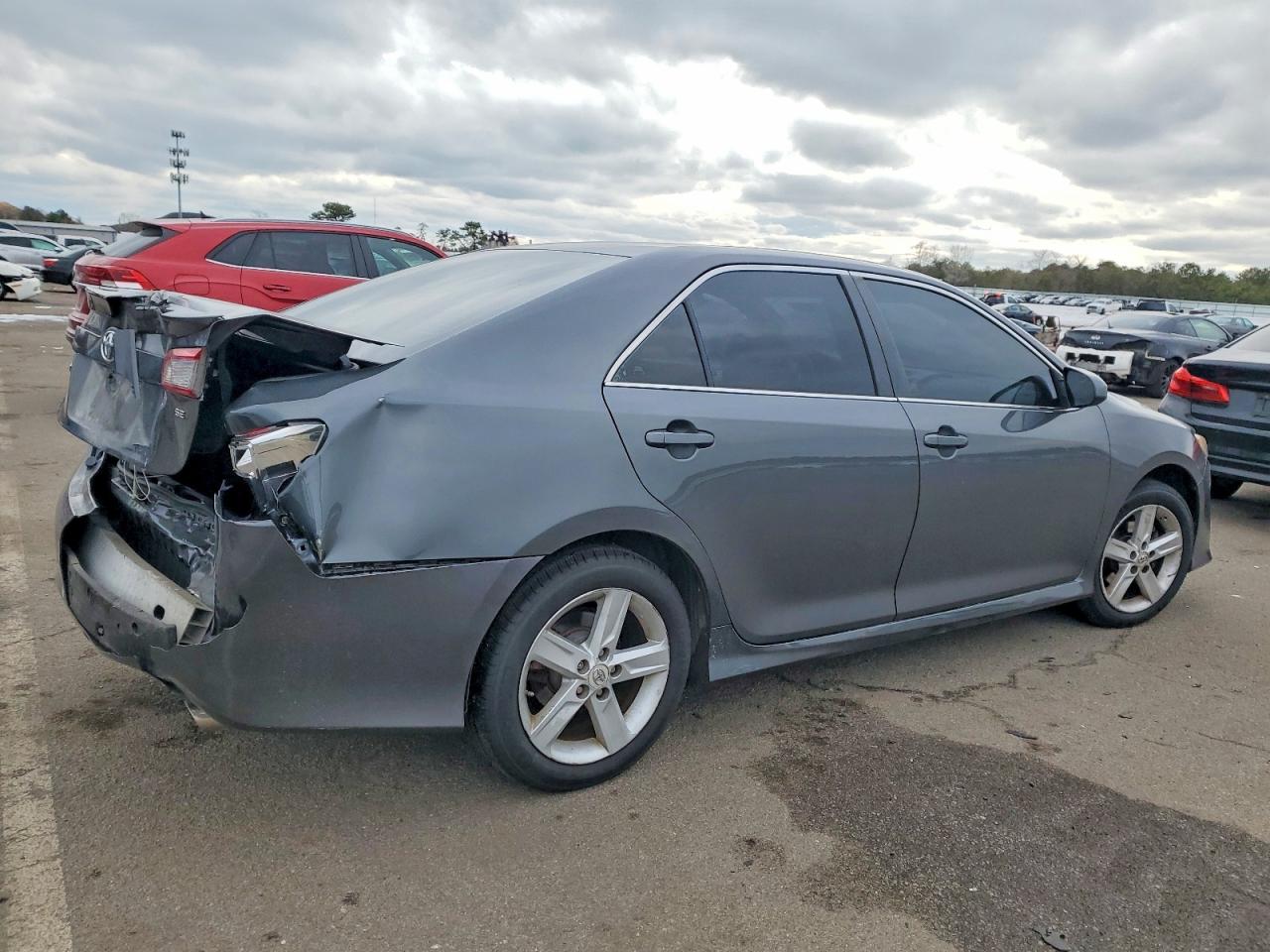 2013 TOYOTA CAMRY L photo 3