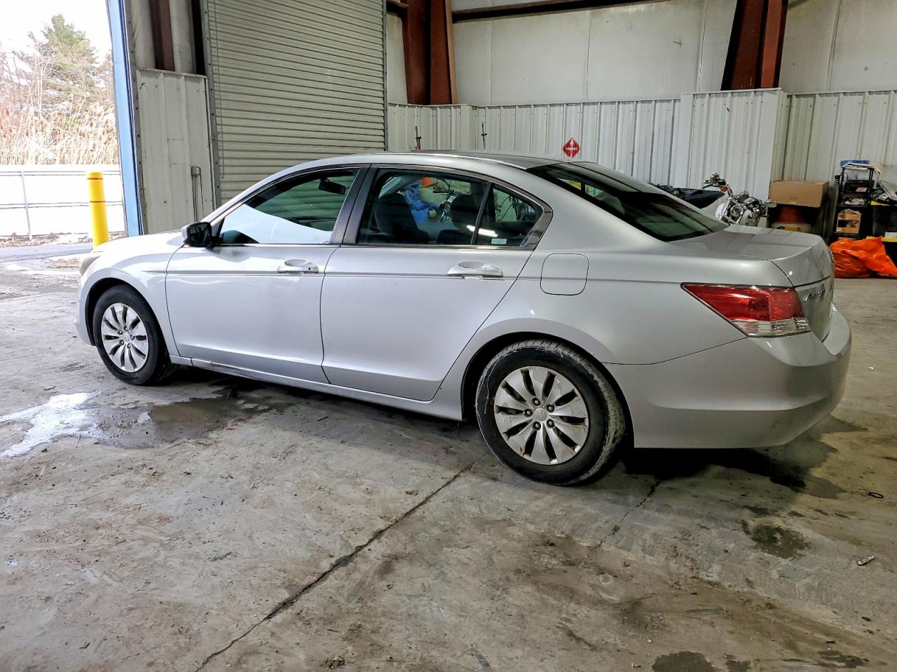 2009 HONDA ACCORD LX photo 2